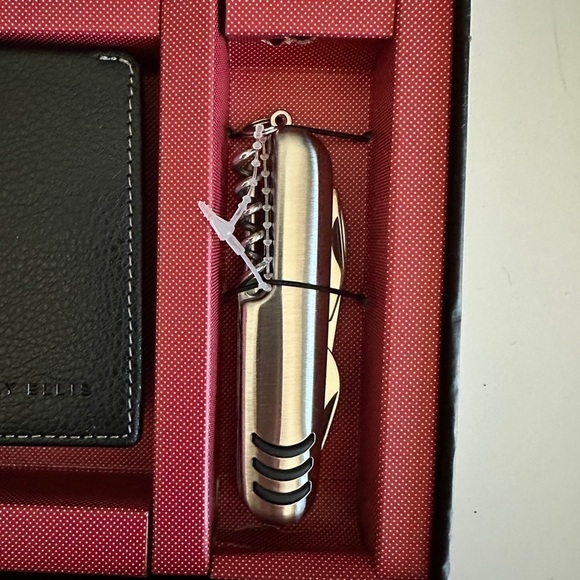 New Perry Ellis LEATHER BIFOLD WITH POCKET MULTI TOOL - Picture 5 of 5